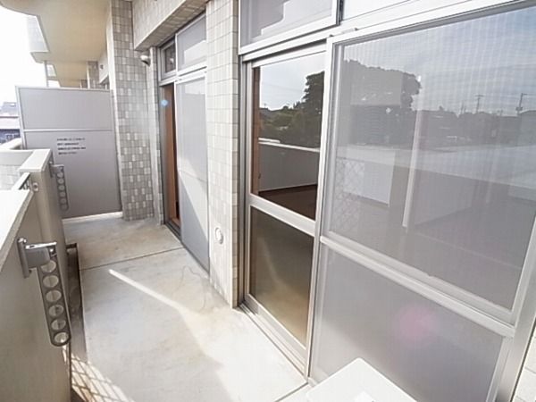 グロワール・エーリ弐番館 ベランダ