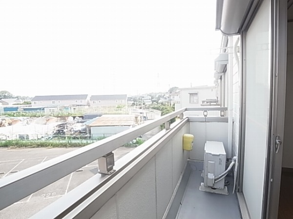メゾンヤマリⅢ ベランダ