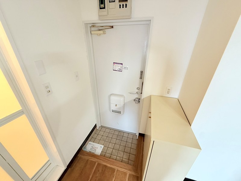 ホワイトコート綾瀬 玄関