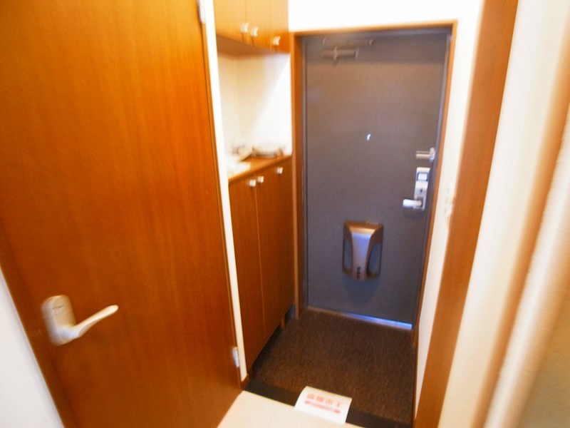 ホワイトガーデン 玄関