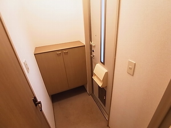 グリーンヒルズ中峠台 E 玄関