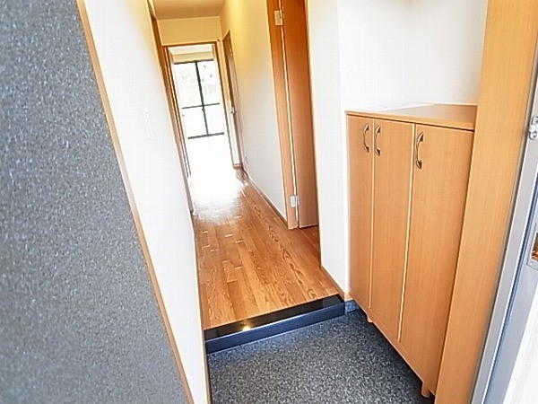 クレメント駒木Ａ 玄関