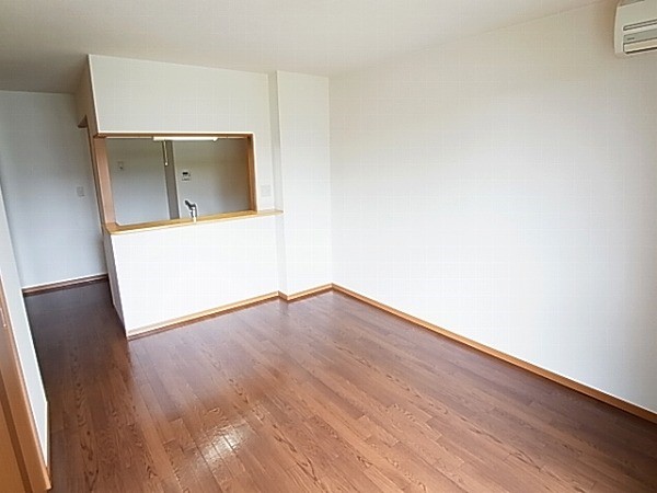 クレメント駒木Ａ リビング