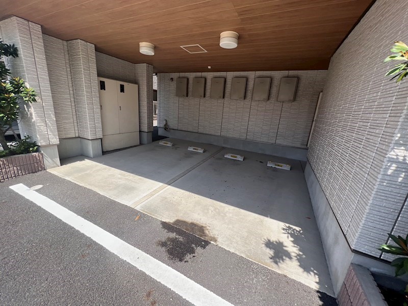 shu shu quattro 駐車場