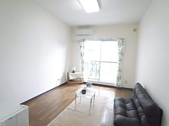 ラフィーヌ松ヶ丘 リビング