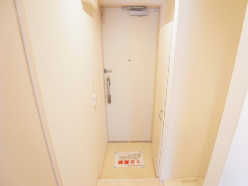 リブリ・エスアイエム 玄関