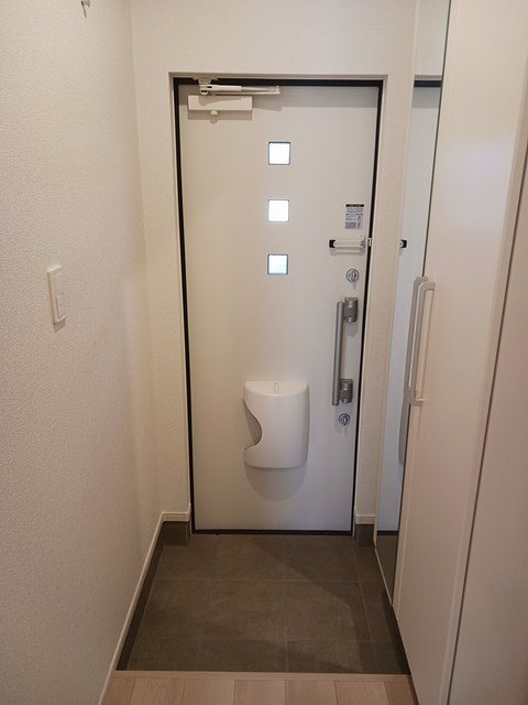 フェリーチェＢ 玄関