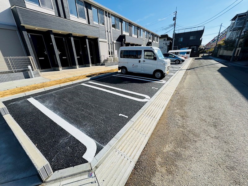 ルナ　クレセンテⅢ 駐車場