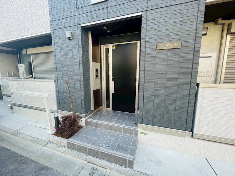 グラナーデ西新井栄町 エントランス