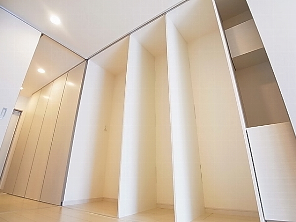 リブリ・ジェロ ドヴォム その他15