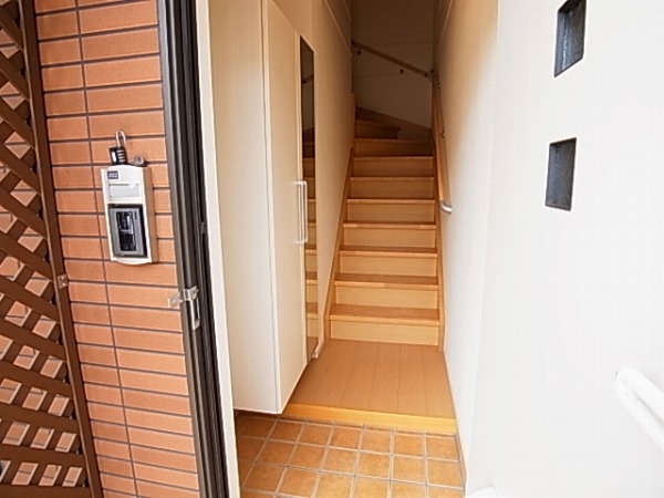 クラベール参番館 玄関