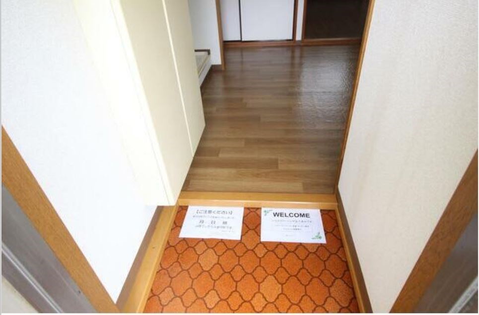 シティハイムカツヤマ 玄関