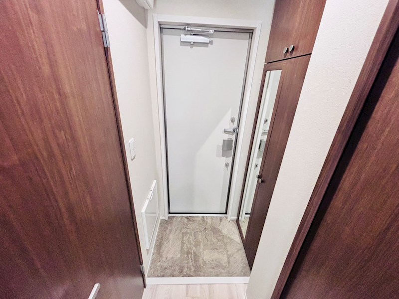 メゾン・グリシーヌ 玄関