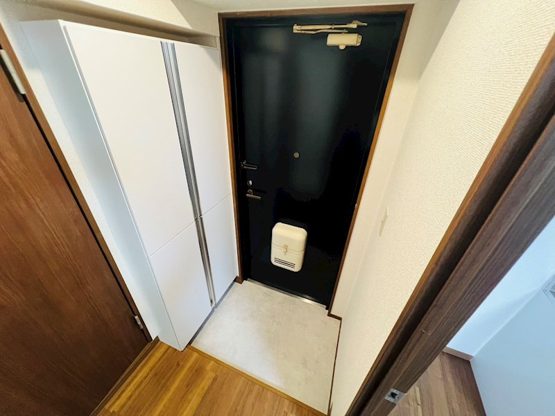 プラーズ六実 玄関
