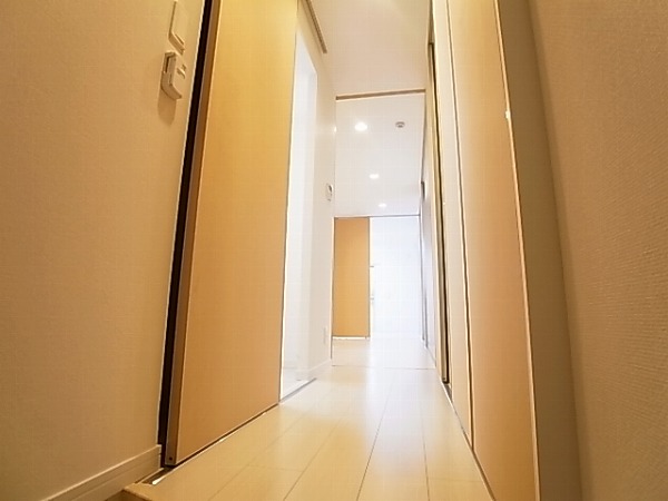 リブリ・白山WEST 玄関