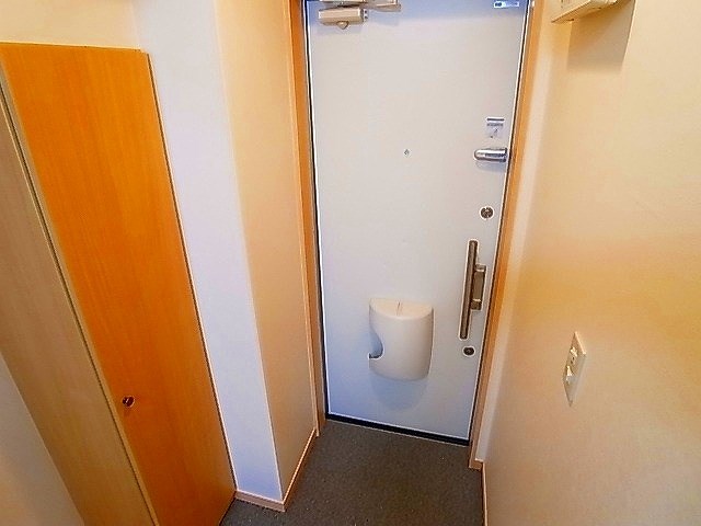 アムールＰＯＰＯ 玄関