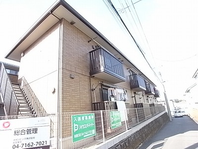 アドラブールあけぼの 102号室 外観