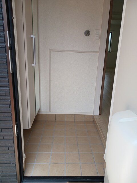 リリーモンターニュＢ 玄関