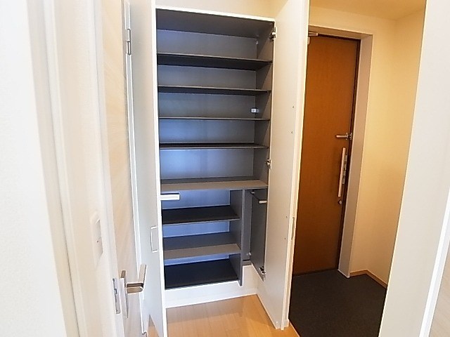 branche弐番館 玄関
