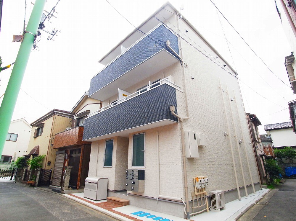 エアカーサ梅島 外観写真