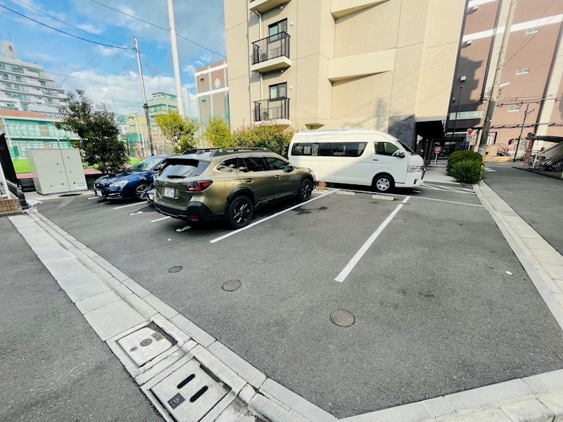 フュージョナル千住緑町 駐車場