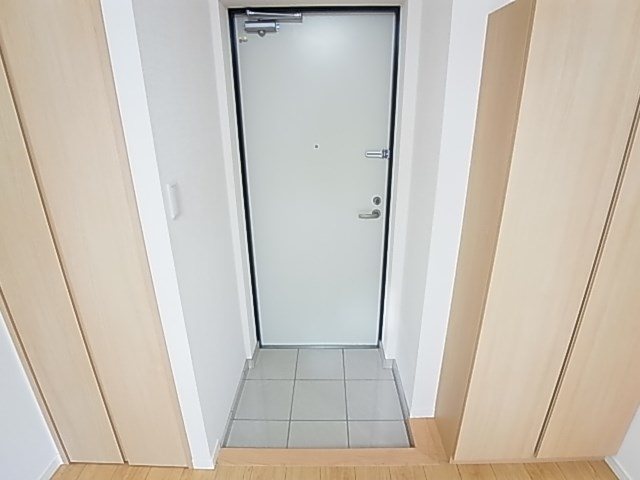 エクレーレ舜プリモ 玄関