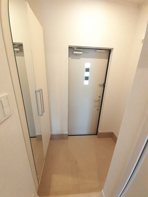 ミル　タンドレス 玄関