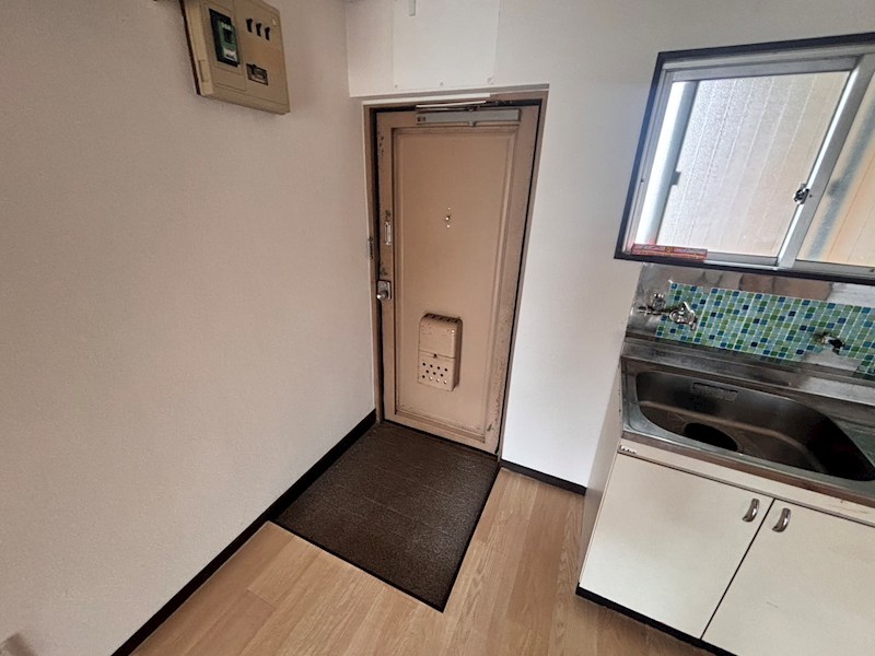 渡来ビル 玄関