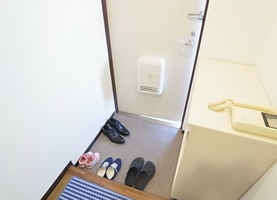 メゾンサンリバー 玄関