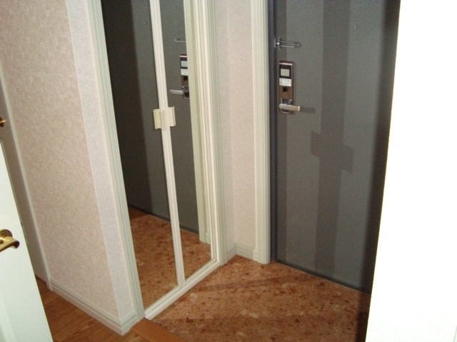 サンミラドールC 玄関