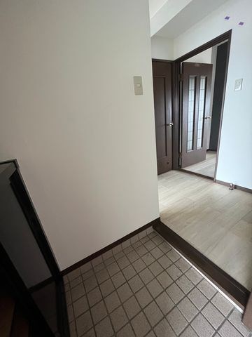 第三春実マンション 玄関