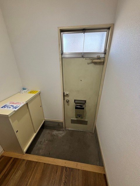 前ヶ崎アパート 玄関