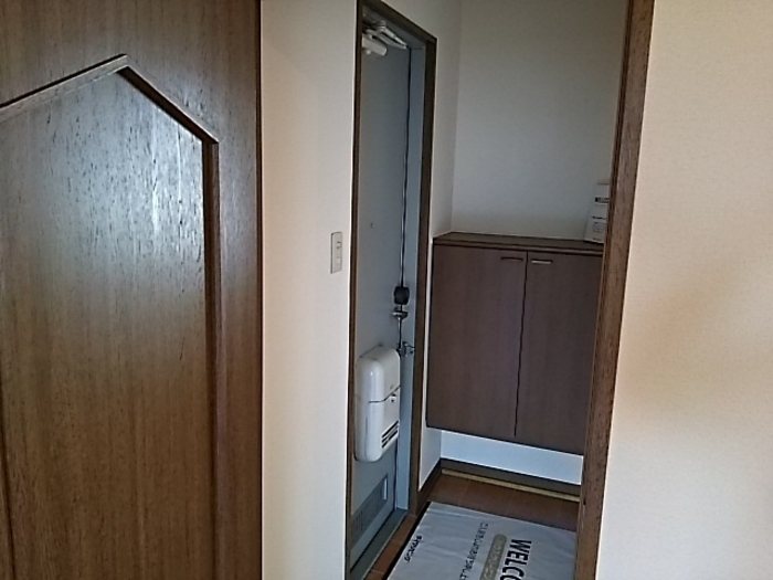 ロイヤルタウン泉 玄関