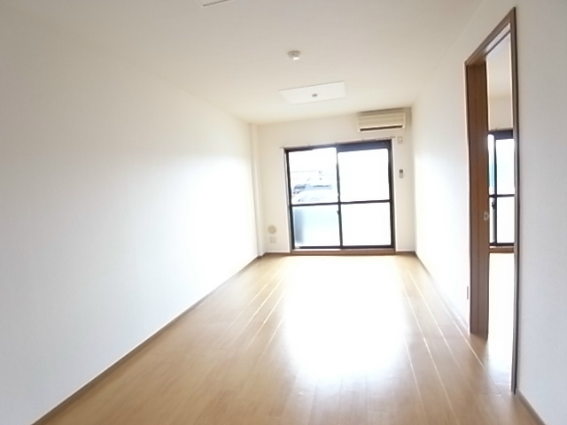 サンビレッヂ五香壱番館 リビング