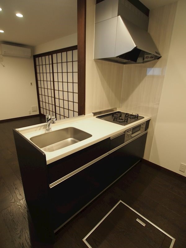 森田屋石亭　椿 キッチン