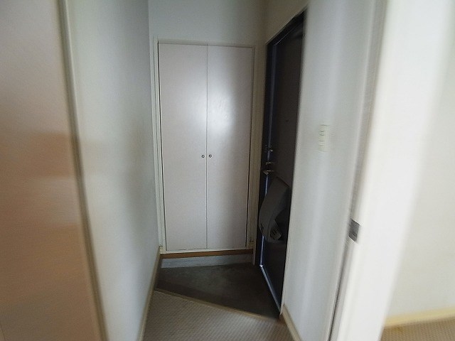 ハイランズB 玄関