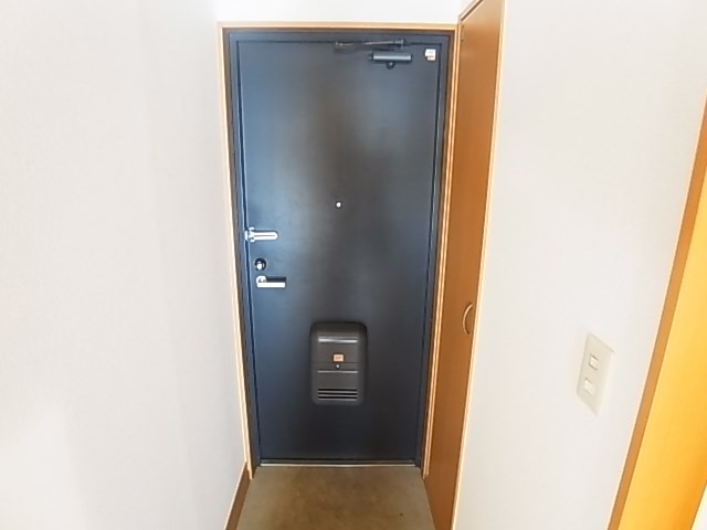 エステート日高 玄関