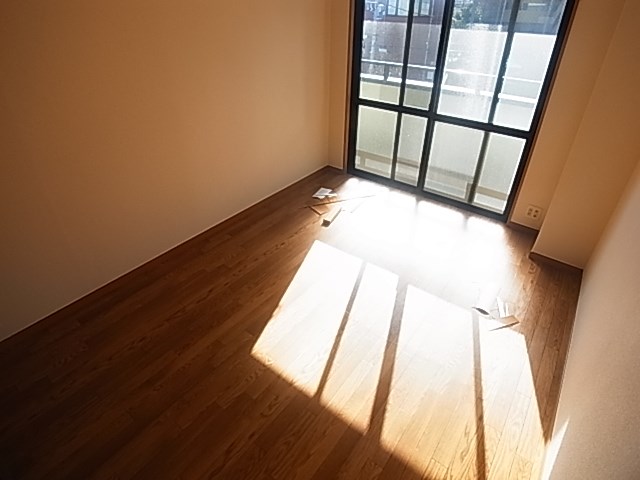 エステート日高 ベッドルーム