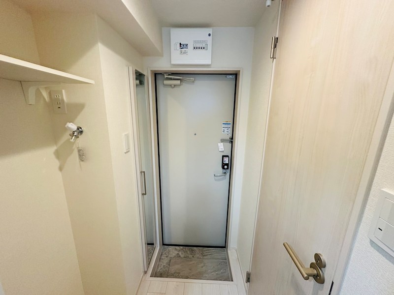 メゾンルミエール千住 玄関