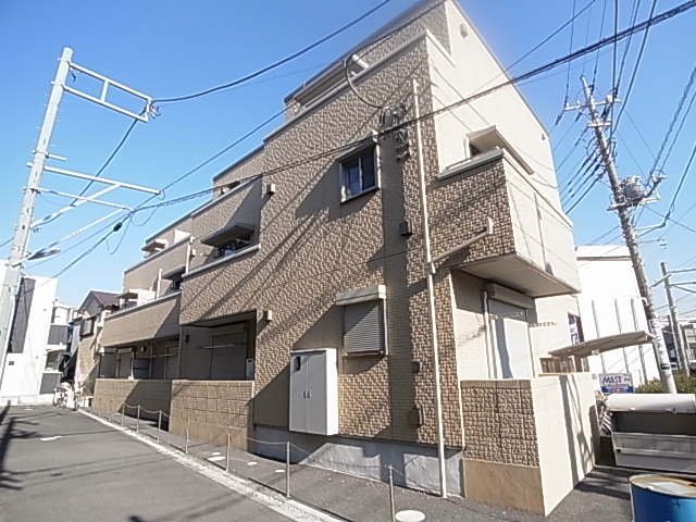 エスティーヌ・ユウ 204号室 外観