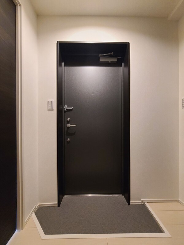 Ｃｒｏｓｓ　Ｇｒａｙ町屋 玄関