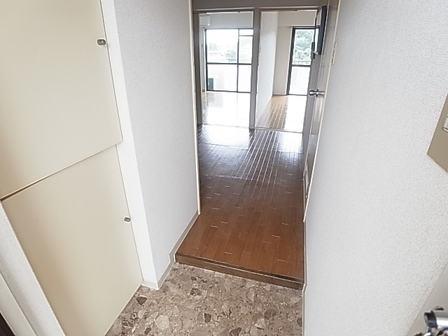 サンハイツ梅郷 玄関