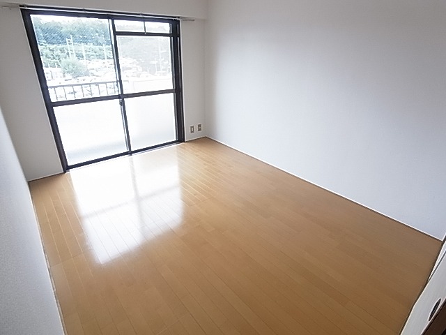 サンハイツ梅郷 ベッドルーム