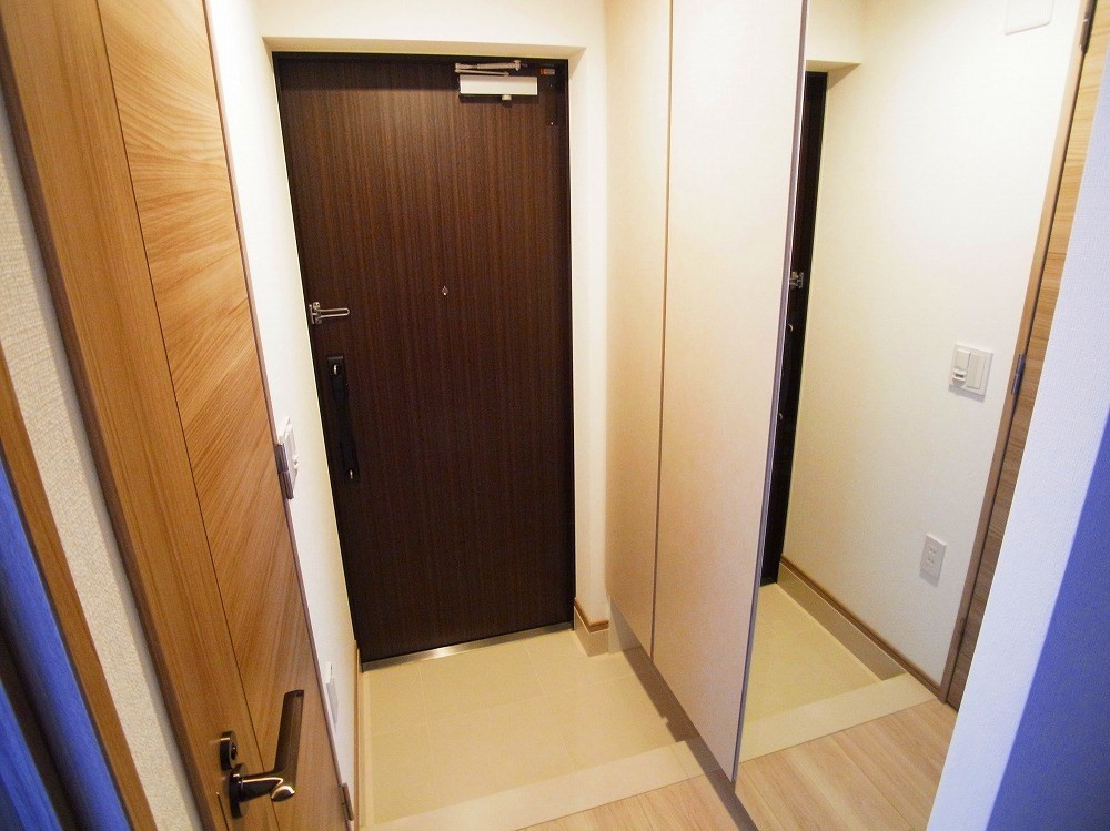 パレステージ六町Ⅳ 玄関