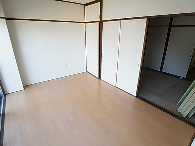 内田マンション ベッドルーム