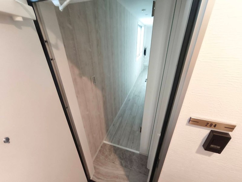 Claudia Takenotsuka 玄関