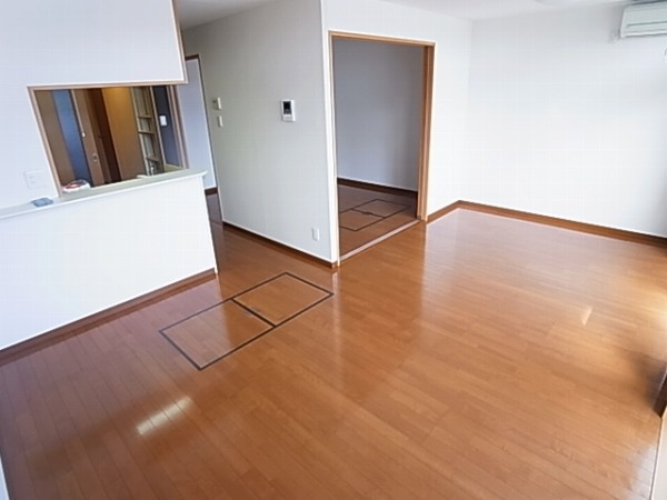 グロワール・エーリ弐番館 リビング