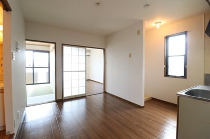 ロイヤルタウン泉Ｄ リビング