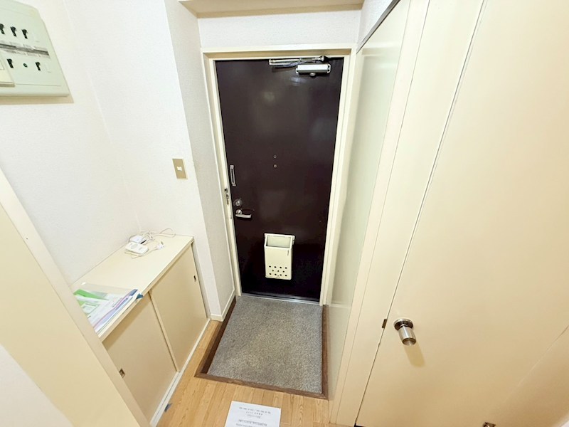 エクセレント泉 玄関