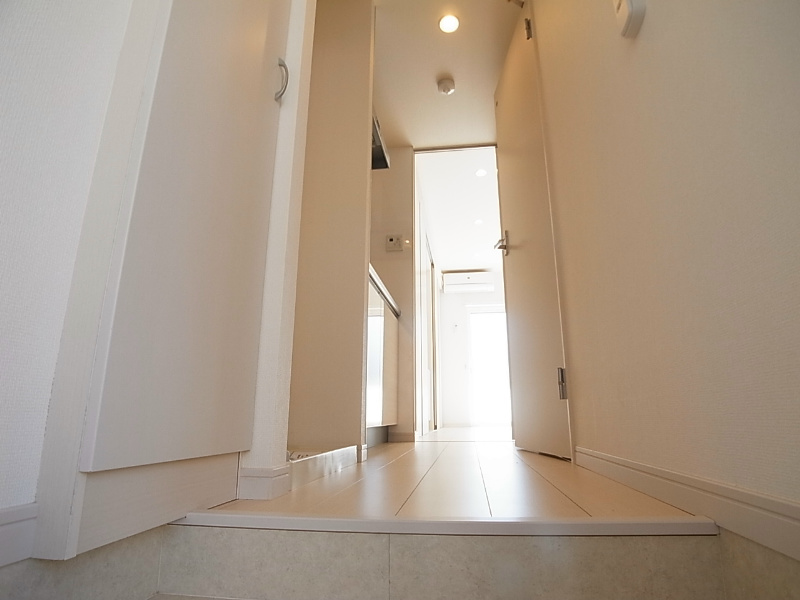 リブリ・メゾンエイト 玄関